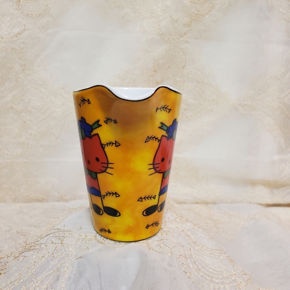 Porcelain Sugar Bowl and Creamer - Picture 11 of 16